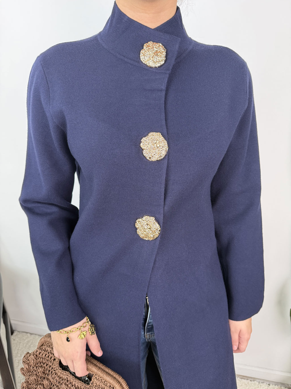 Gilet Victoria – Maille à boutons dorés