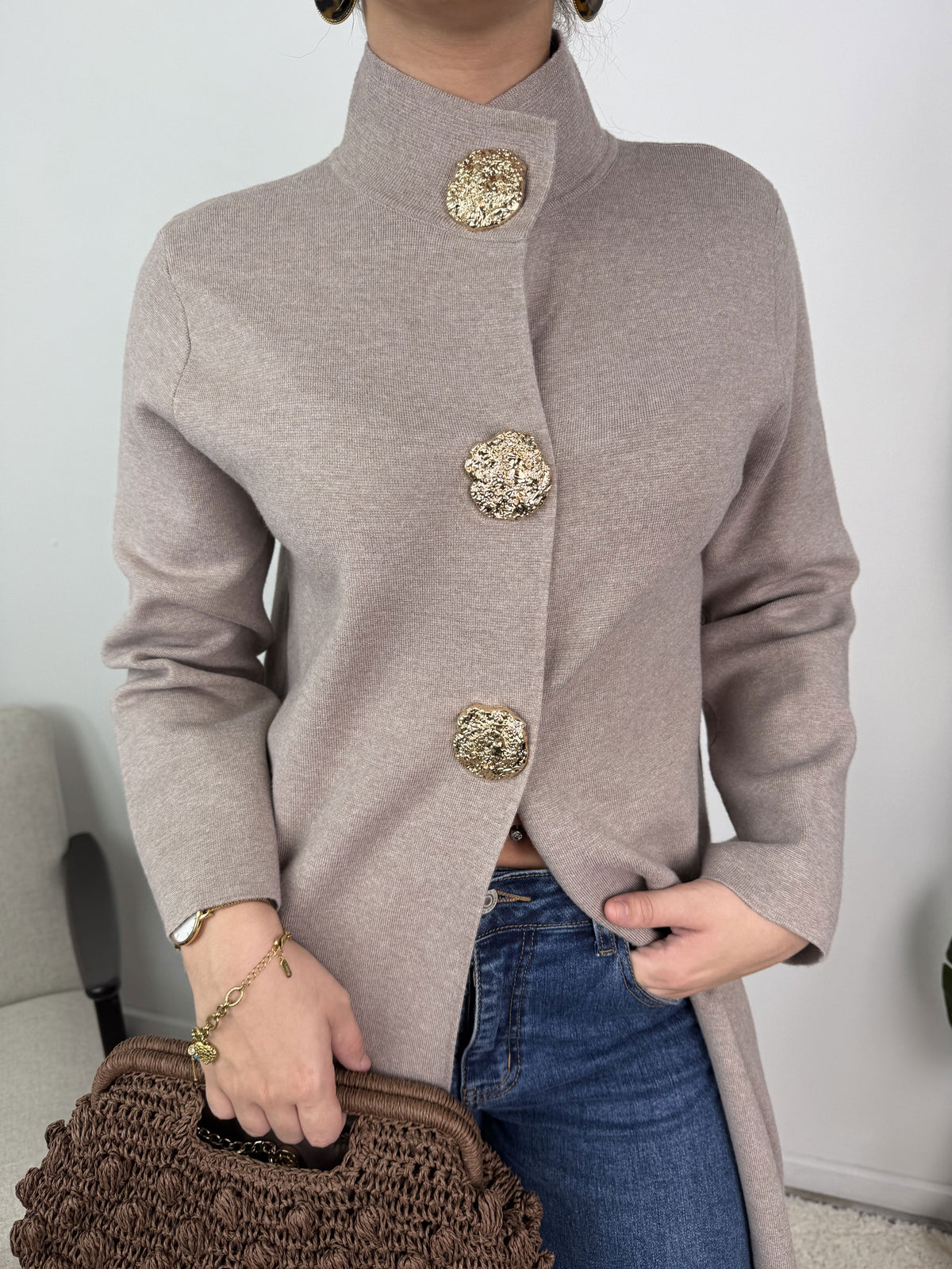 Gilet Victoria – Maille à boutons dorés